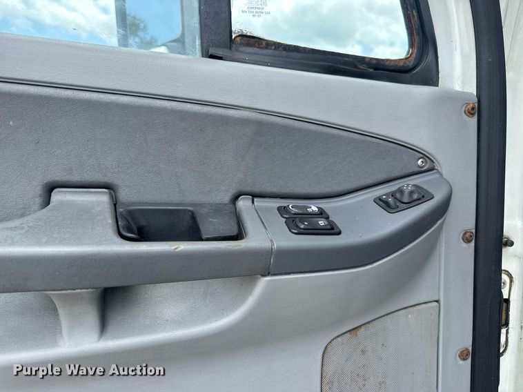 image for item DV4227 2009 Freightliner Columbia 120 semi truck