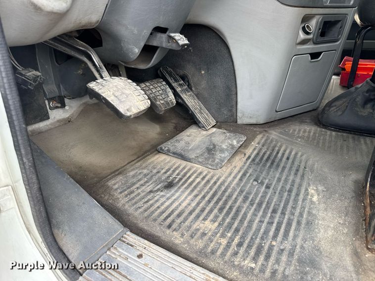 image for item DV4227 2009 Freightliner Columbia 120 semi truck