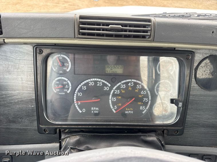 image for item DV4227 2009 Freightliner Columbia 120 semi truck