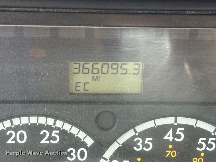 image for item DV4227 2009 Freightliner Columbia 120 semi truck