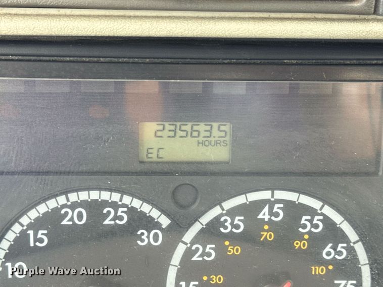 image for item DV4227 2009 Freightliner Columbia 120 semi truck