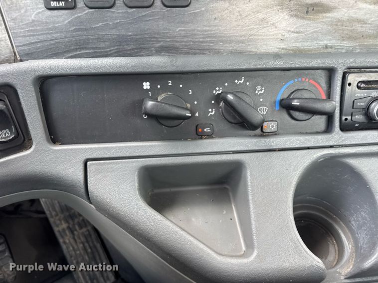 image for item DV4227 2009 Freightliner Columbia 120 semi truck