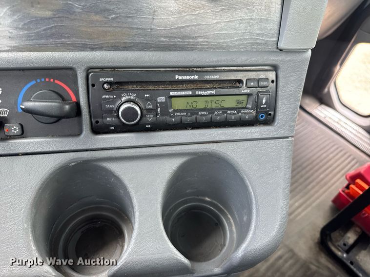 image for item DV4227 2009 Freightliner Columbia 120 semi truck