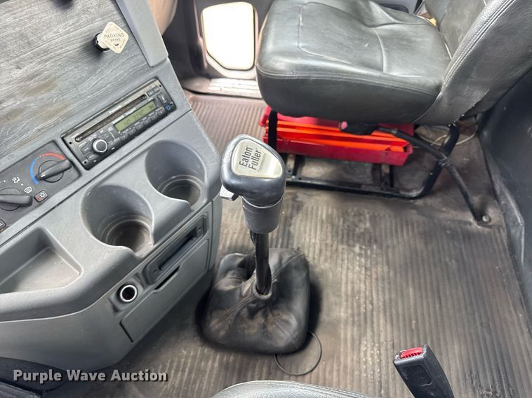 image for item DV4227 2009 Freightliner Columbia 120 semi truck