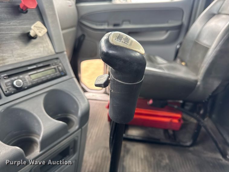 image for item DV4227 2009 Freightliner Columbia 120 semi truck