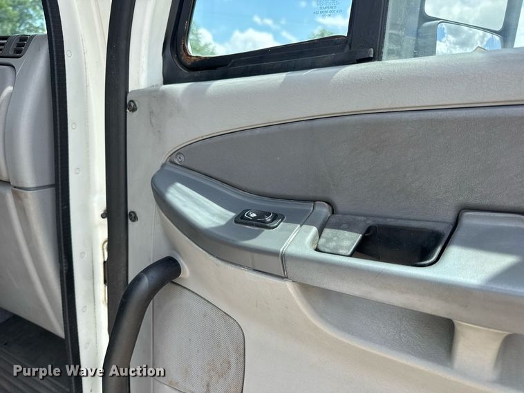 image for item DV4227 2009 Freightliner Columbia 120 semi truck