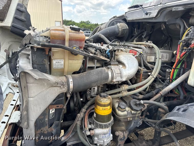 image for item DV4227 2009 Freightliner Columbia 120 semi truck