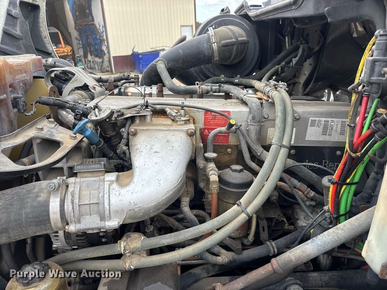 image for item DV4227 2009 Freightliner Columbia 120 semi truck