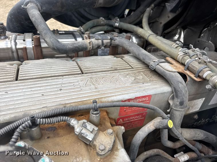 image for item DV4227 2009 Freightliner Columbia 120 semi truck