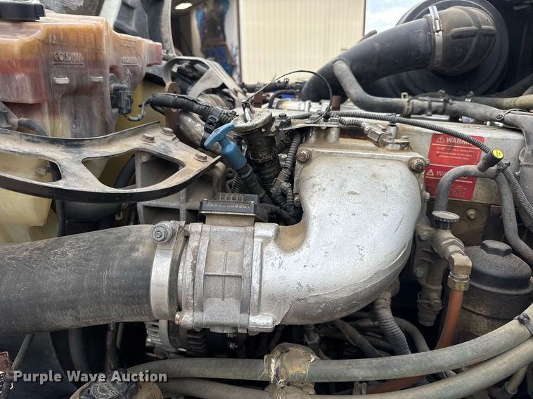 image for item DV4227 2009 Freightliner Columbia 120 semi truck