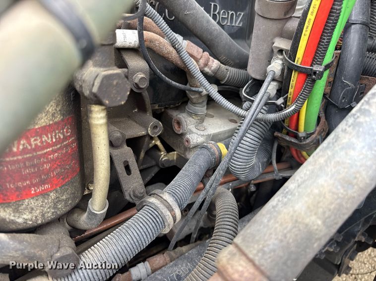 image for item DV4227 2009 Freightliner Columbia 120 semi truck