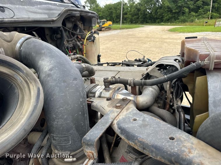 image for item DV4227 2009 Freightliner Columbia 120 semi truck