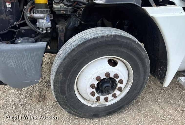 image for item DV4227 2009 Freightliner Columbia 120 semi truck