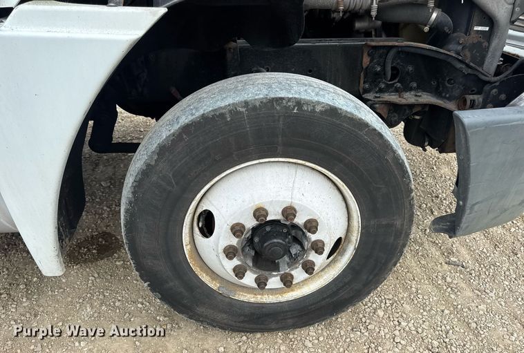 image for item DV4227 2009 Freightliner Columbia 120 semi truck