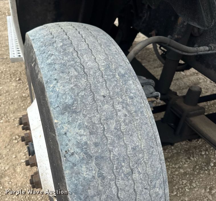 image for item DV4227 2009 Freightliner Columbia 120 semi truck