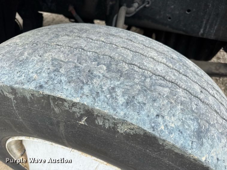 image for item DV4227 2009 Freightliner Columbia 120 semi truck