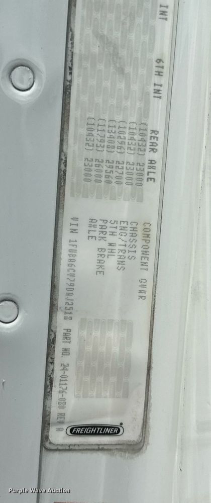 image for item DV4227 2009 Freightliner Columbia 120 semi truck