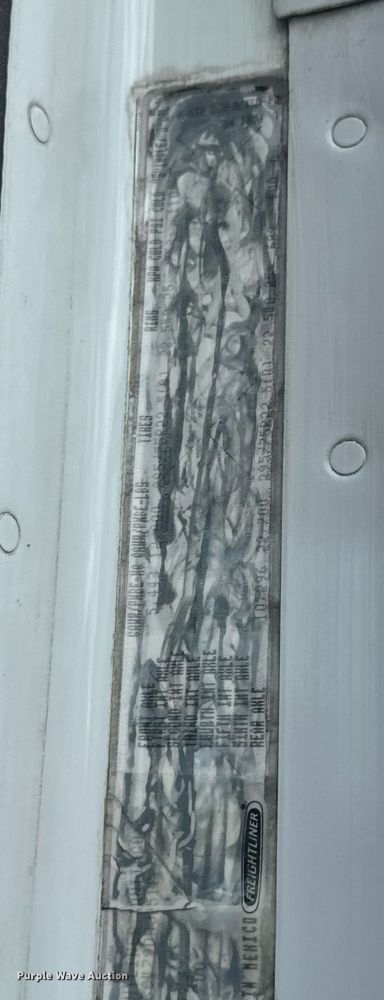 image for item DV4227 2009 Freightliner Columbia 120 semi truck