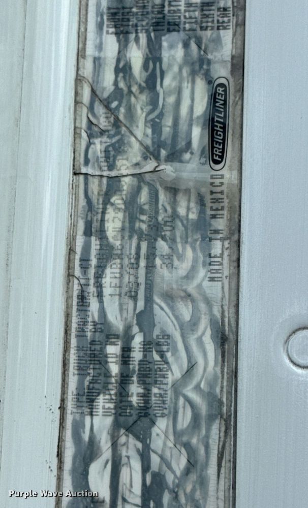 image for item DV4227 2009 Freightliner Columbia 120 semi truck