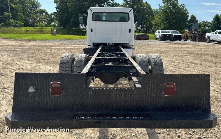 image for item DV4228 2004 Freightliner Business Class M2 106 truck cab and chassis