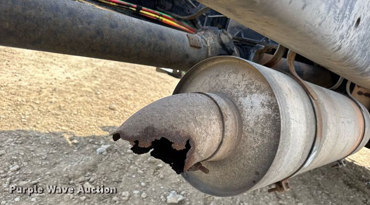 image for item DV4228 2004 Freightliner Business Class M2 106 truck cab and chassis