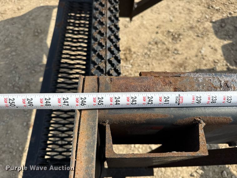 image for item DV4228 2004 Freightliner Business Class M2 106 truck cab and chassis