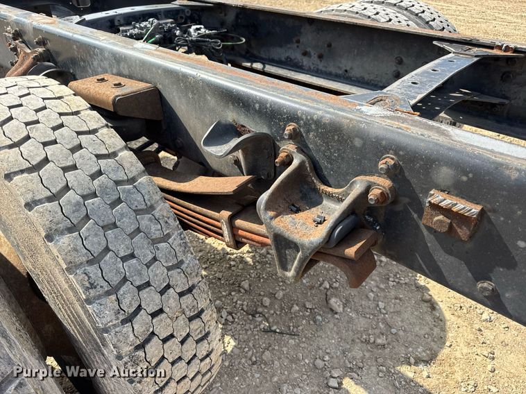 image for item DV4228 2004 Freightliner Business Class M2 106 truck cab and chassis