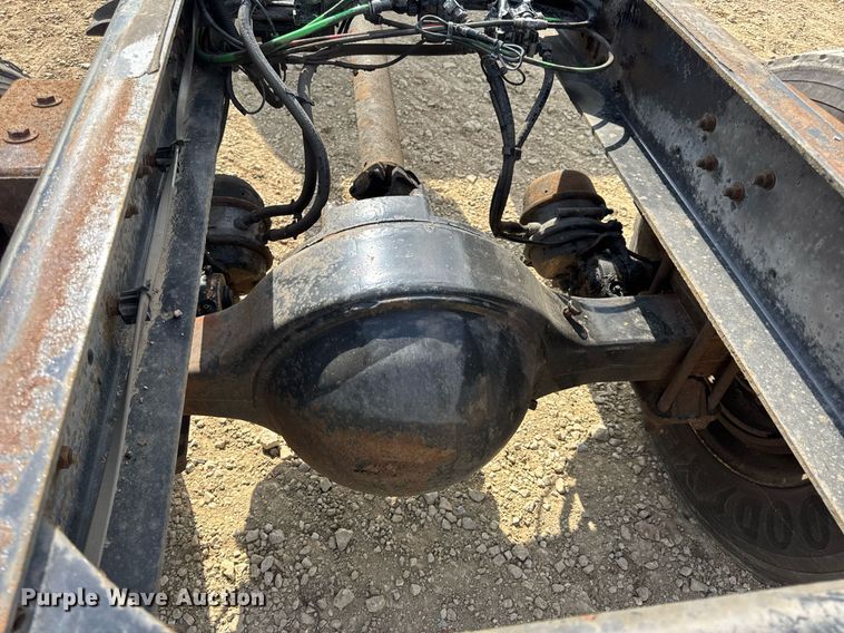 image for item DV4228 2004 Freightliner Business Class M2 106 truck cab and chassis