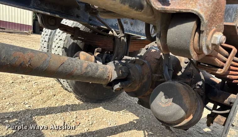 image for item DV4228 2004 Freightliner Business Class M2 106 truck cab and chassis