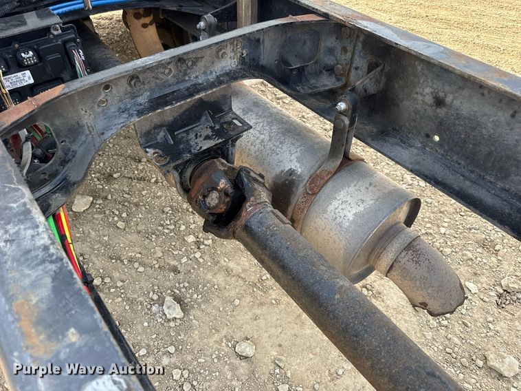 image for item DV4228 2004 Freightliner Business Class M2 106 truck cab and chassis