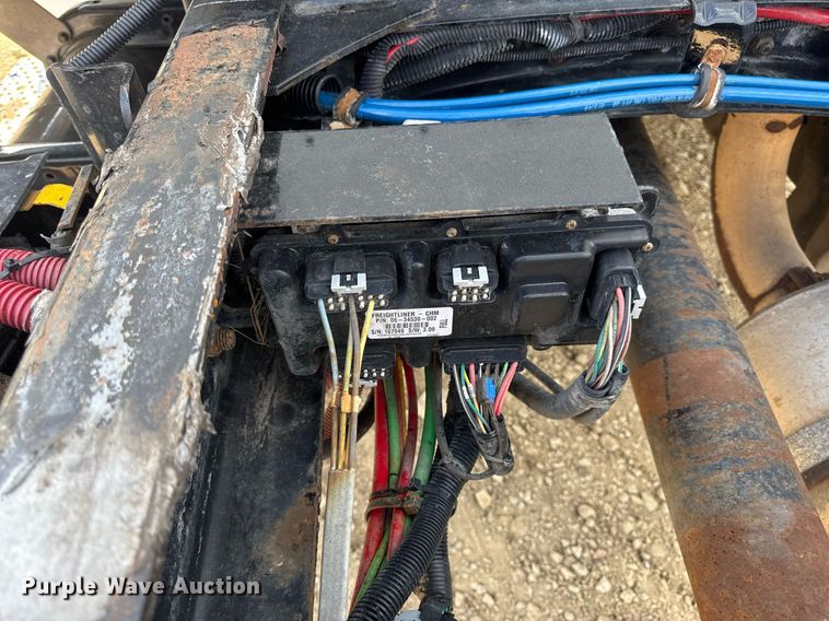 image for item DV4228 2004 Freightliner Business Class M2 106 truck cab and chassis