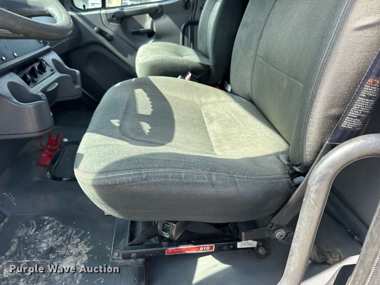 image for item DV4228 2004 Freightliner Business Class M2 106 truck cab and chassis