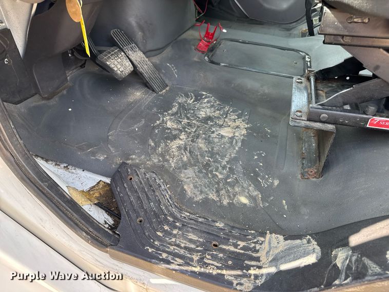 image for item DV4228 2004 Freightliner Business Class M2 106 truck cab and chassis