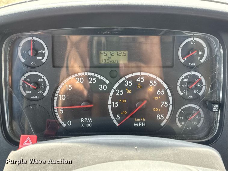 image for item DV4228 2004 Freightliner Business Class M2 106 truck cab and chassis