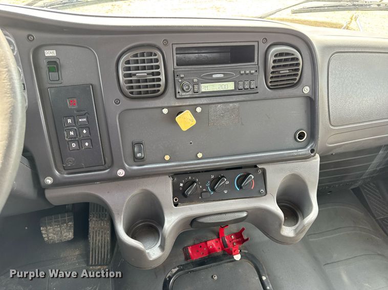 image for item DV4228 2004 Freightliner Business Class M2 106 truck cab and chassis