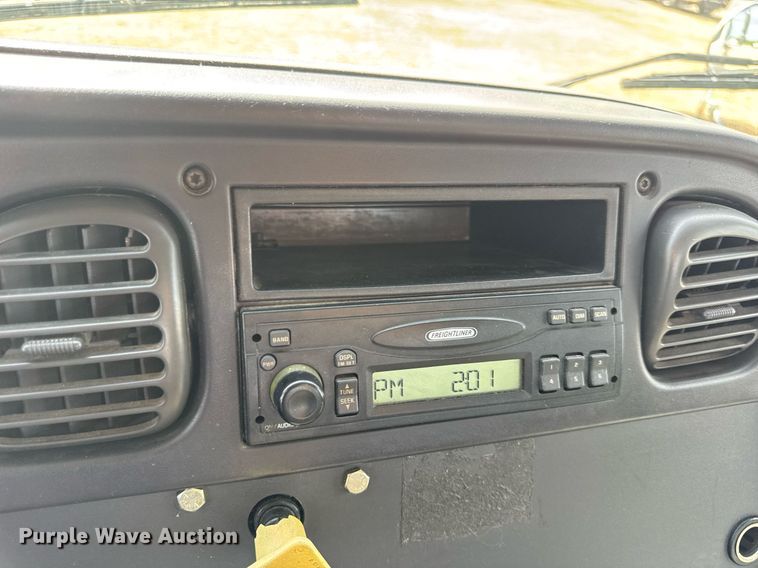 image for item DV4228 2004 Freightliner Business Class M2 106 truck cab and chassis