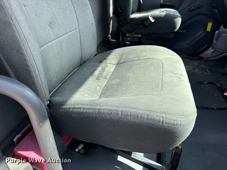 image for item DV4228 2004 Freightliner Business Class M2 106 truck cab and chassis