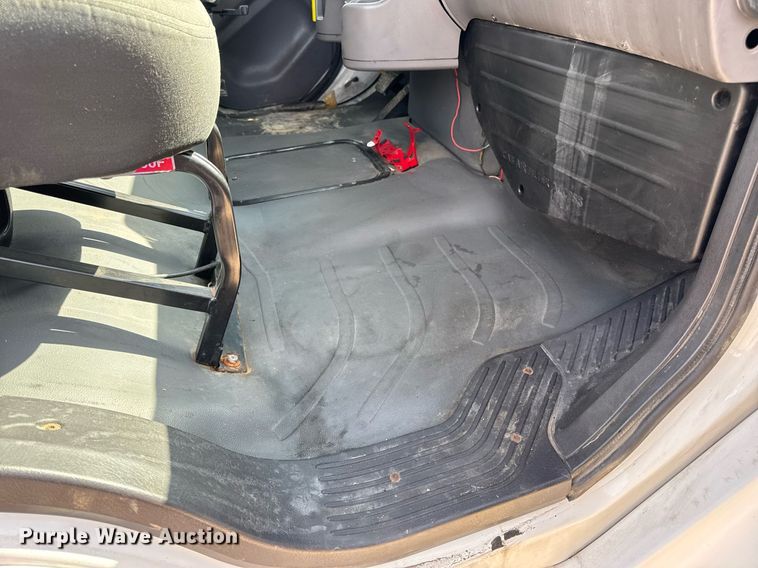 image for item DV4228 2004 Freightliner Business Class M2 106 truck cab and chassis