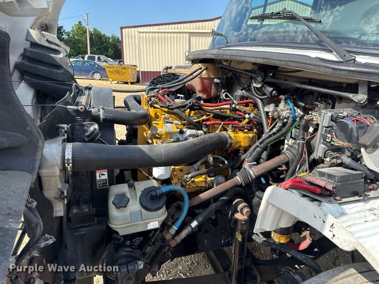 image for item DV4228 2004 Freightliner Business Class M2 106 truck cab and chassis