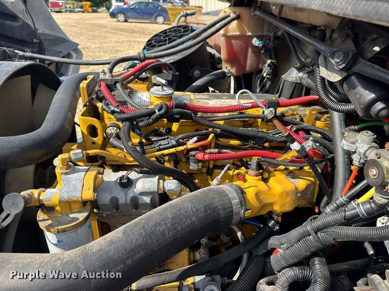 image for item DV4228 2004 Freightliner Business Class M2 106 truck cab and chassis