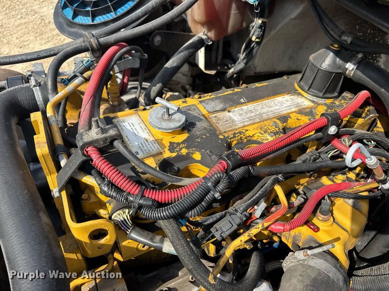 image for item DV4228 2004 Freightliner Business Class M2 106 truck cab and chassis