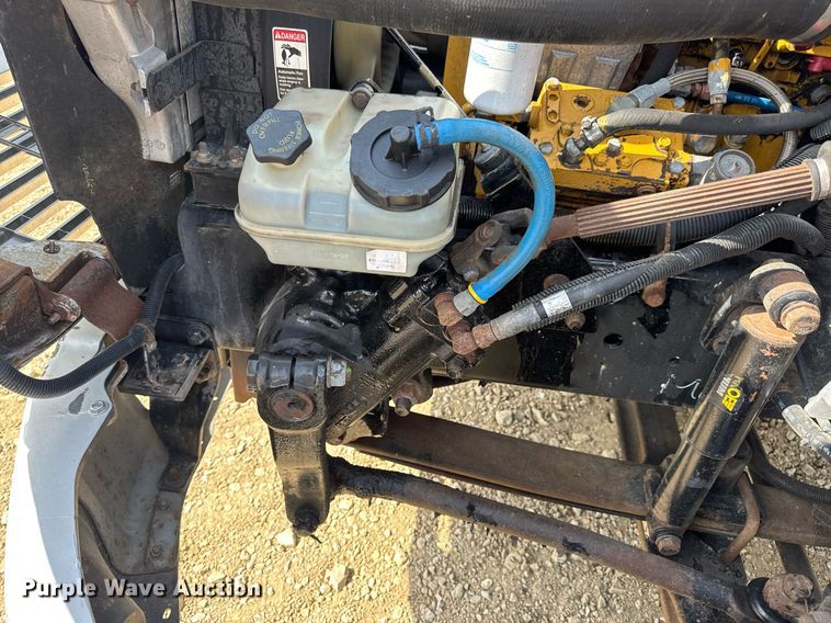 image for item DV4228 2004 Freightliner Business Class M2 106 truck cab and chassis