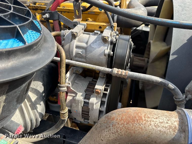 image for item DV4228 2004 Freightliner Business Class M2 106 truck cab and chassis