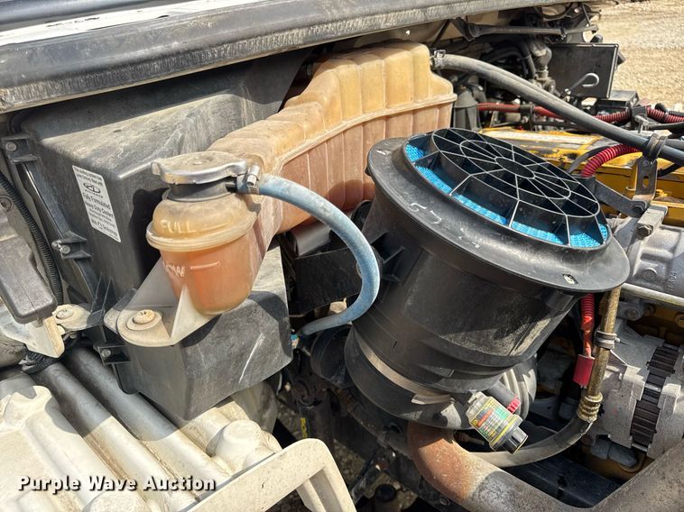 image for item DV4228 2004 Freightliner Business Class M2 106 truck cab and chassis