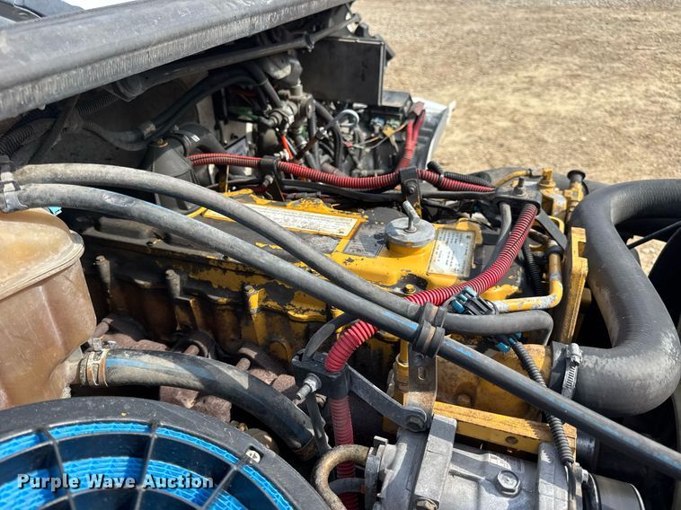 image for item DV4228 2004 Freightliner Business Class M2 106 truck cab and chassis