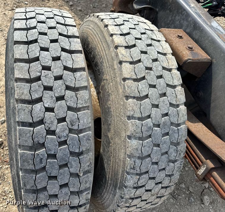 image for item DV4228 2004 Freightliner Business Class M2 106 truck cab and chassis