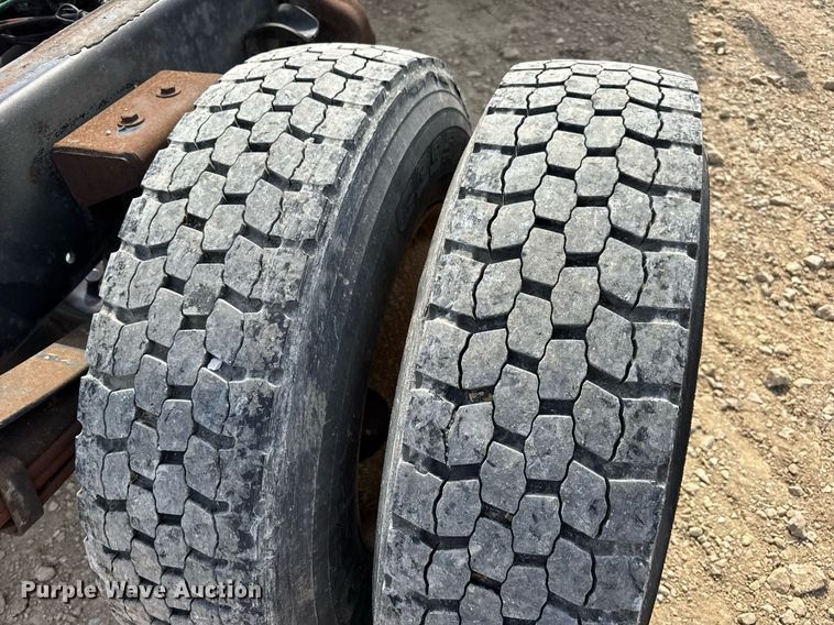 image for item DV4228 2004 Freightliner Business Class M2 106 truck cab and chassis