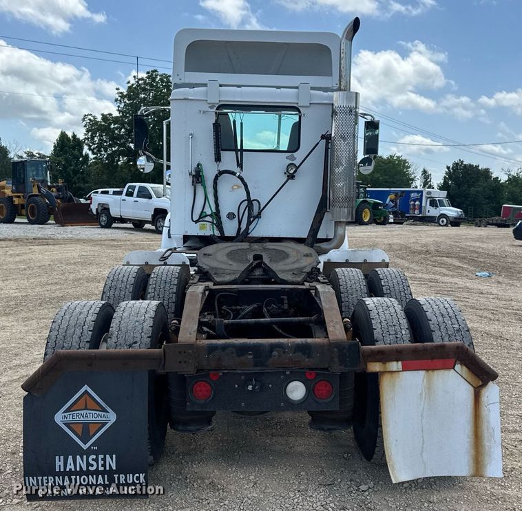 image for item DV4231 2005 International 9200i semi truck