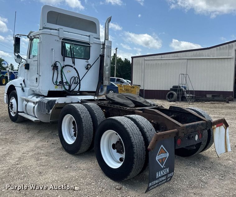 image for item DV4231 2005 International 9200i semi truck