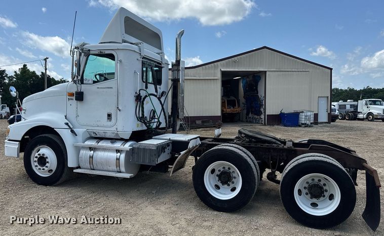 image for item DV4231 2005 International 9200i semi truck